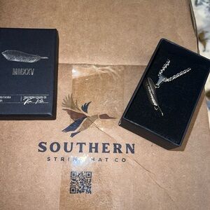 Southern string Silver Feather Pendant Necklace